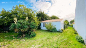 Jolie maison avec parking et jardin au cœur de Loix